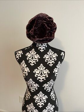 Liz Claiborne Velvet Slouchy Hat in Deep Brown